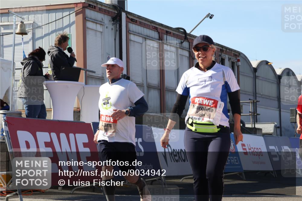 03.10.2025 - Köhlbrandbrückenlauf Luisa Fischer http://msf.ph/oto/9034942 03.10.2025 13:17:16 Ziel 4242, 4361, 4404, 4988, 5073, 5090, 5429, 5479, 5544, 5638, 5642, 5667, 5890, 5943, 6389, 6431 meine-sportfotos.de
