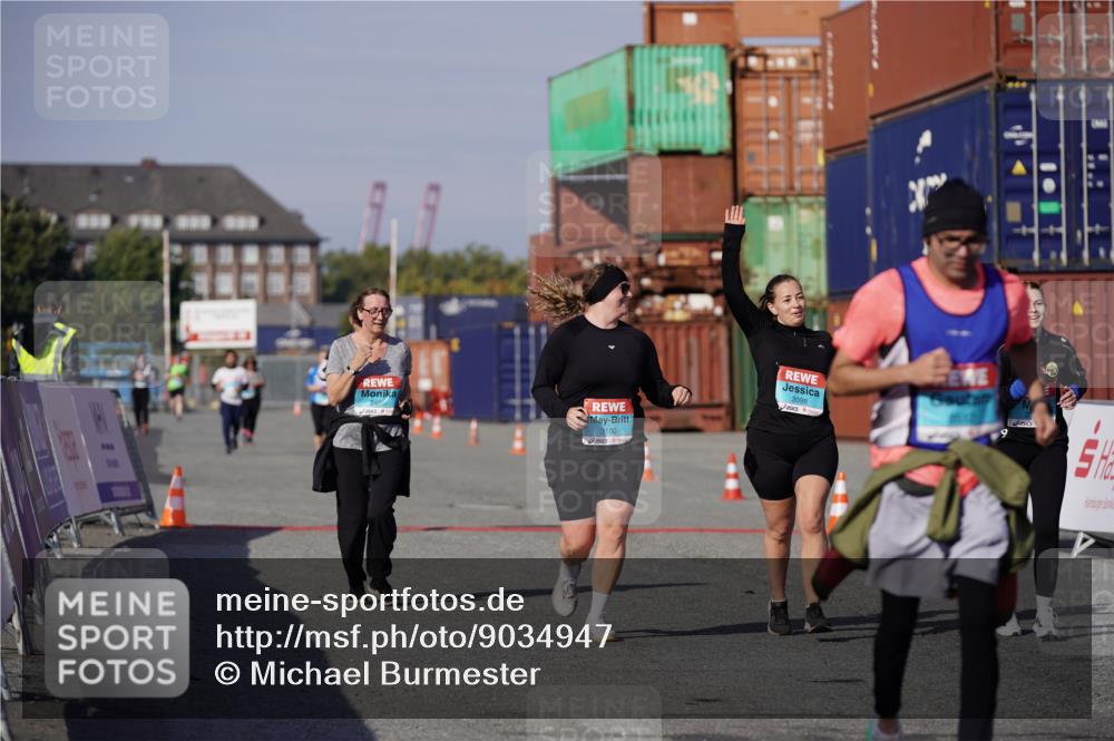 03.10.2025 - Köhlbrandbrückenlauf Michael Burmester http://msf.ph/oto/9034947 03.10.2025 10:45:49 Ziel 2486, 3098, 3100, 3103, 3512 meine-sportfotos.de