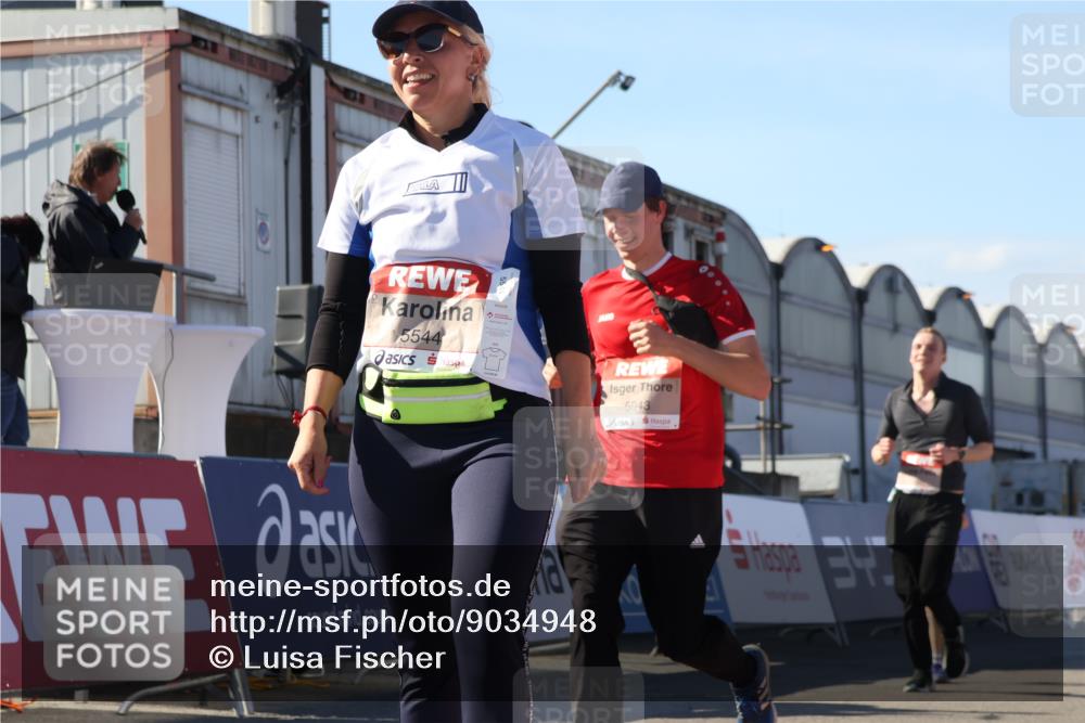 03.10.2025 - Köhlbrandbrückenlauf Luisa Fischer http://msf.ph/oto/9034948 03.10.2025 13:17:17 Ziel 4361, 4404, 4988, 5031, 5073, 5090, 5429, 5479, 5544, 5638, 5642, 5667, 5890, 5943, 6389, 6431 meine-sportfotos.de