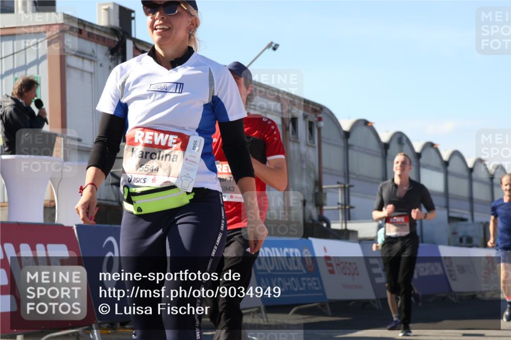 03.10.2025 - Köhlbrandbrückenlauf Luisa Fischer http://msf.ph/oto/9034949 03.10.2025 13:17:17 Ziel 4361, 4404, 4988, 5031, 5073, 5090, 5429, 5479, 5544, 5638, 5642, 5667, 5890, 5943, 6389, 6431 meine-sportfotos.de
