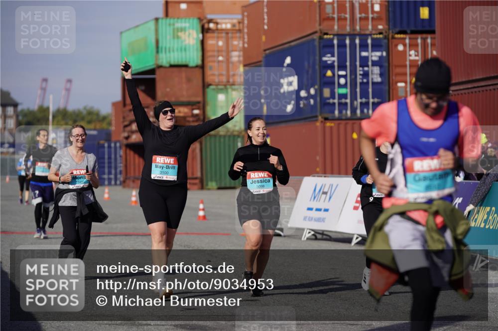 03.10.2025 - Köhlbrandbrückenlauf Michael Burmester http://msf.ph/oto/9034953 03.10.2025 10:45:50 Ziel 2486, 3098, 3100, 3103, 3512, 3801 meine-sportfotos.de