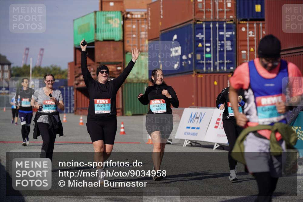 03.10.2025 - Köhlbrandbrückenlauf Michael Burmester http://msf.ph/oto/9034958 03.10.2025 10:45:51 Ziel 2486, 3098, 3100, 3103, 3512, 3801 meine-sportfotos.de