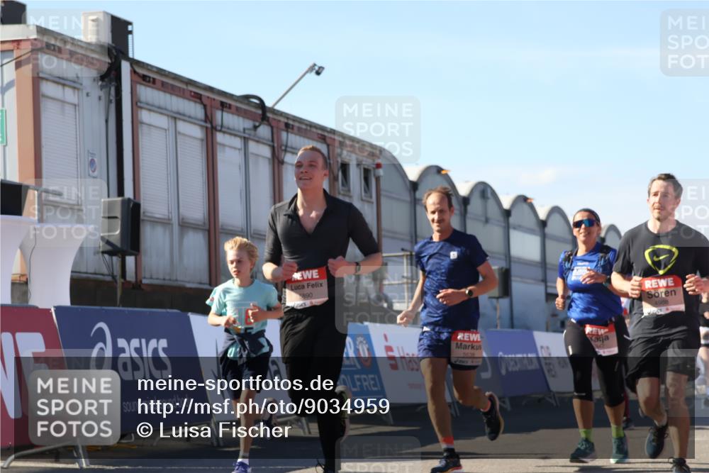 03.10.2025 - Köhlbrandbrückenlauf Luisa Fischer http://msf.ph/oto/9034959 03.10.2025 13:17:19 Ziel 4404, 4988, 5007, 5008, 5031, 5429, 5544, 5638, 5642, 5667, 5890, 5943, 6389, 6431 meine-sportfotos.de