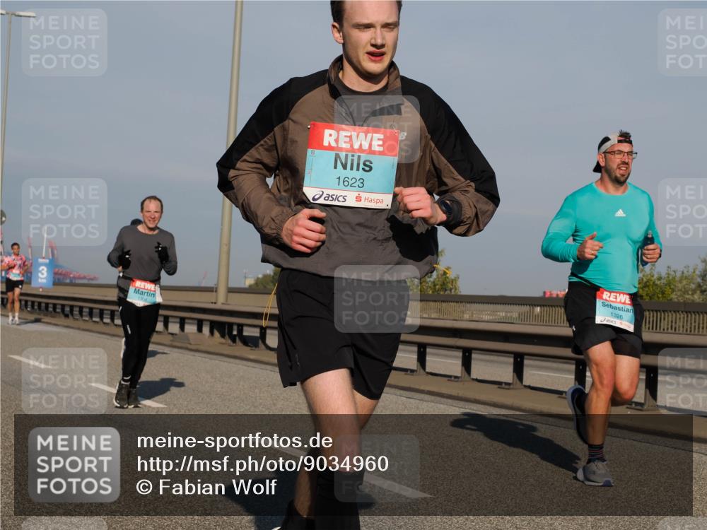 03.10.2025 - Köhlbrandbrückenlauf Fabian Wolf http://msf.ph/oto/9034960 03.10.2025 09:49:20 Position 3 1308, 1623, 1326 meine-sportfotos.de