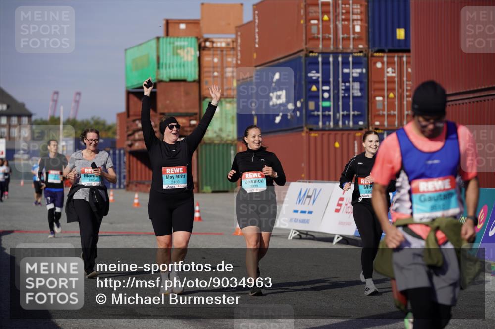 03.10.2025 - Köhlbrandbrückenlauf Michael Burmester http://msf.ph/oto/9034963 03.10.2025 10:45:51 Ziel 2486, 3098, 3100, 3103, 3512, 3801 meine-sportfotos.de