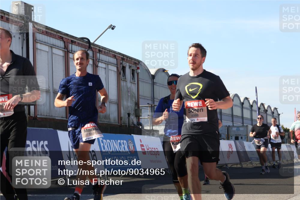 03.10.2025 - Köhlbrandbrückenlauf Luisa Fischer http://msf.ph/oto/9034965 03.10.2025 13:17:20 Ziel 4404, 4988, 5007, 5008, 5031, 5429, 5544, 5638, 5642, 5667, 5890, 5943, 6389, 6431 meine-sportfotos.de