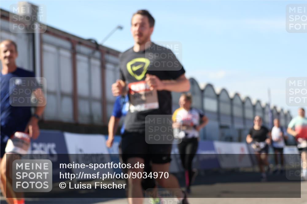 03.10.2025 - Köhlbrandbrückenlauf Luisa Fischer http://msf.ph/oto/9034970 03.10.2025 13:17:20 Ziel 4404, 4988, 5007, 5008, 5031, 5429, 5544, 5638, 5642, 5667, 5890, 5943, 6389, 6431 meine-sportfotos.de
