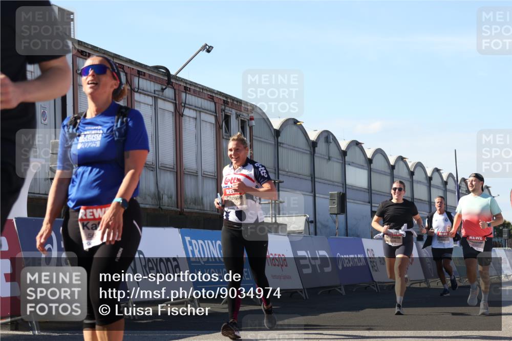 03.10.2025 - Köhlbrandbrückenlauf Luisa Fischer http://msf.ph/oto/9034974 03.10.2025 13:17:21 Ziel 4404, 4686, 4988, 5007, 5008, 5031, 5429, 5544, 5638, 5642, 5890, 5943, 6389, 6431 meine-sportfotos.de