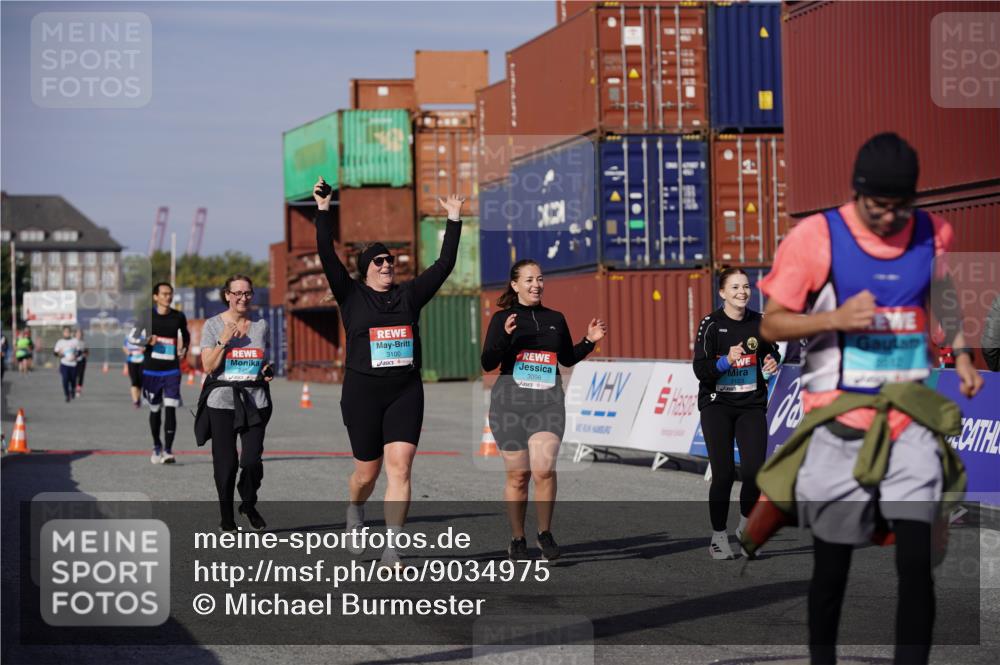 03.10.2025 - Köhlbrandbrückenlauf Michael Burmester http://msf.ph/oto/9034975 03.10.2025 10:45:51 Ziel 2486, 3098, 3100, 3103, 3512, 3801 meine-sportfotos.de