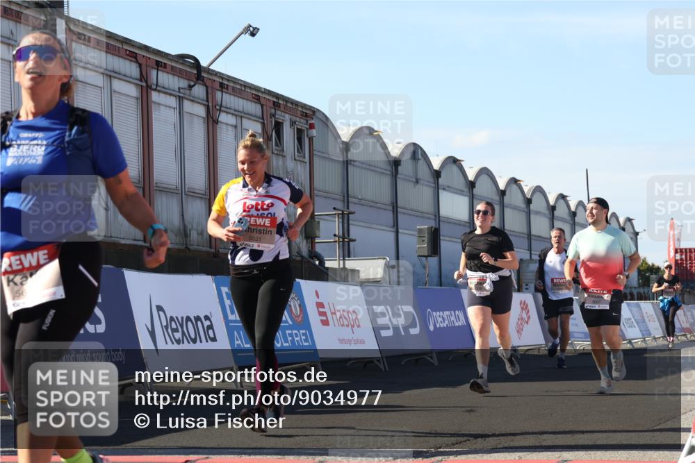 03.10.2025 - Köhlbrandbrückenlauf Luisa Fischer http://msf.ph/oto/9034977 03.10.2025 13:17:22 Ziel 4404, 4686, 4988, 5007, 5008, 5031, 5429, 5544, 5638, 5642, 5890, 5943, 6389, 6431 meine-sportfotos.de