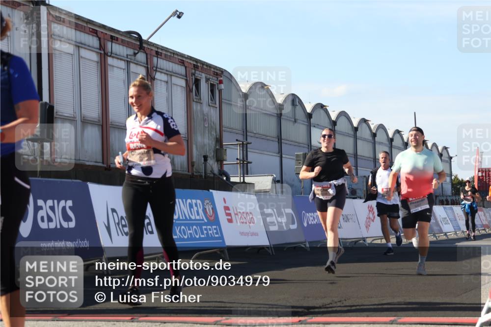 03.10.2025 - Köhlbrandbrückenlauf Luisa Fischer http://msf.ph/oto/9034979 03.10.2025 13:17:22 Ziel 4404, 4686, 4988, 5007, 5008, 5031, 5429, 5544, 5638, 5642, 5890, 5943, 6389, 6431 meine-sportfotos.de