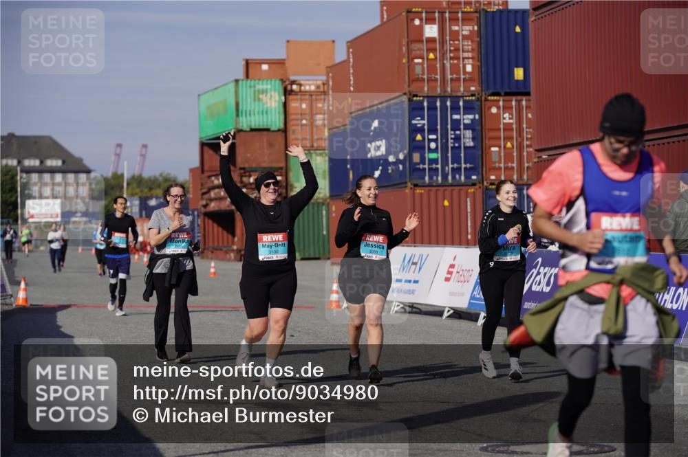 03.10.2025 - Köhlbrandbrückenlauf Michael Burmester http://msf.ph/oto/9034980 03.10.2025 10:45:51 Ziel 2486, 3098, 3100, 3103, 3512, 3801 meine-sportfotos.de