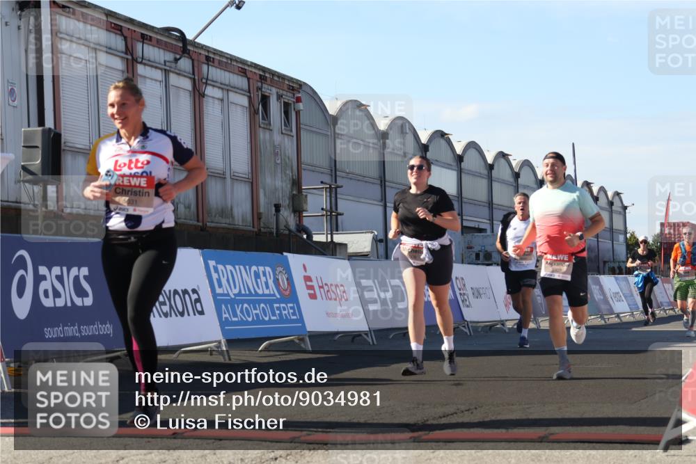03.10.2025 - Köhlbrandbrückenlauf Luisa Fischer http://msf.ph/oto/9034981 03.10.2025 13:17:22 Ziel 4404, 4686, 4988, 5007, 5008, 5031, 5429, 5544, 5638, 5642, 5890, 5943, 6389, 6431 meine-sportfotos.de