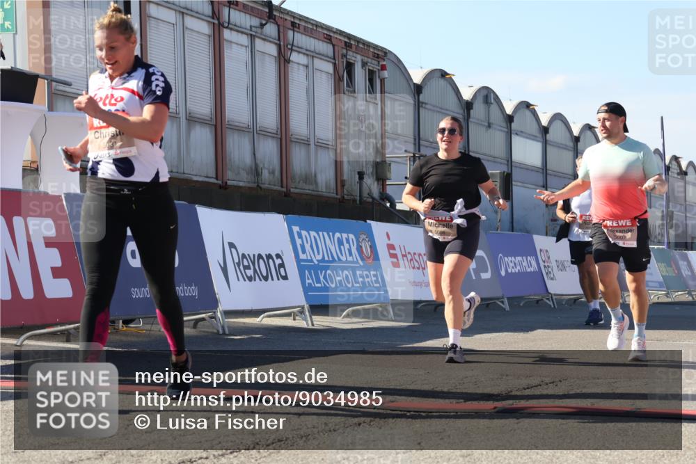 03.10.2025 - Köhlbrandbrückenlauf Luisa Fischer http://msf.ph/oto/9034985 03.10.2025 13:17:23 Ziel 4404, 4686, 4988, 5007, 5008, 5031, 5429, 5544, 5638, 5642, 5890, 5943, 6069, 6389 meine-sportfotos.de