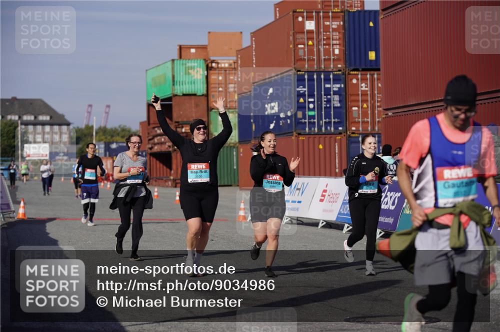 03.10.2025 - Köhlbrandbrückenlauf Michael Burmester http://msf.ph/oto/9034986 03.10.2025 10:45:51 Ziel 2486, 3098, 3100, 3103, 3512, 3801 meine-sportfotos.de