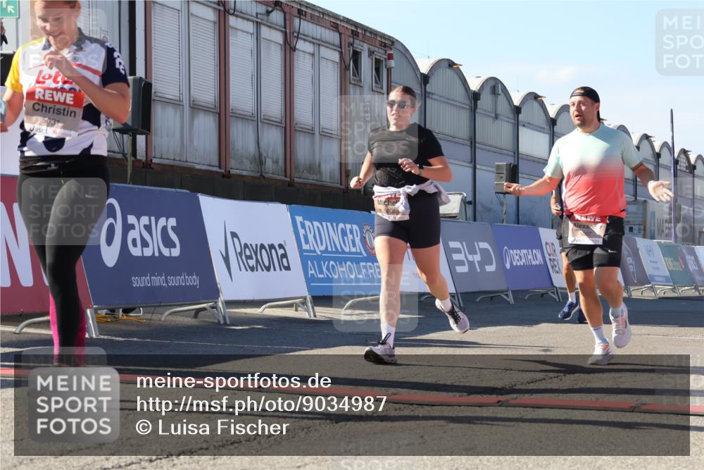 03.10.2025 - Köhlbrandbrückenlauf Luisa Fischer http://msf.ph/oto/9034987 03.10.2025 13:17:23 Ziel 4404, 4686, 4988, 5007, 5008, 5031, 5429, 5544, 5638, 5642, 5890, 5943, 6069, 6389 meine-sportfotos.de