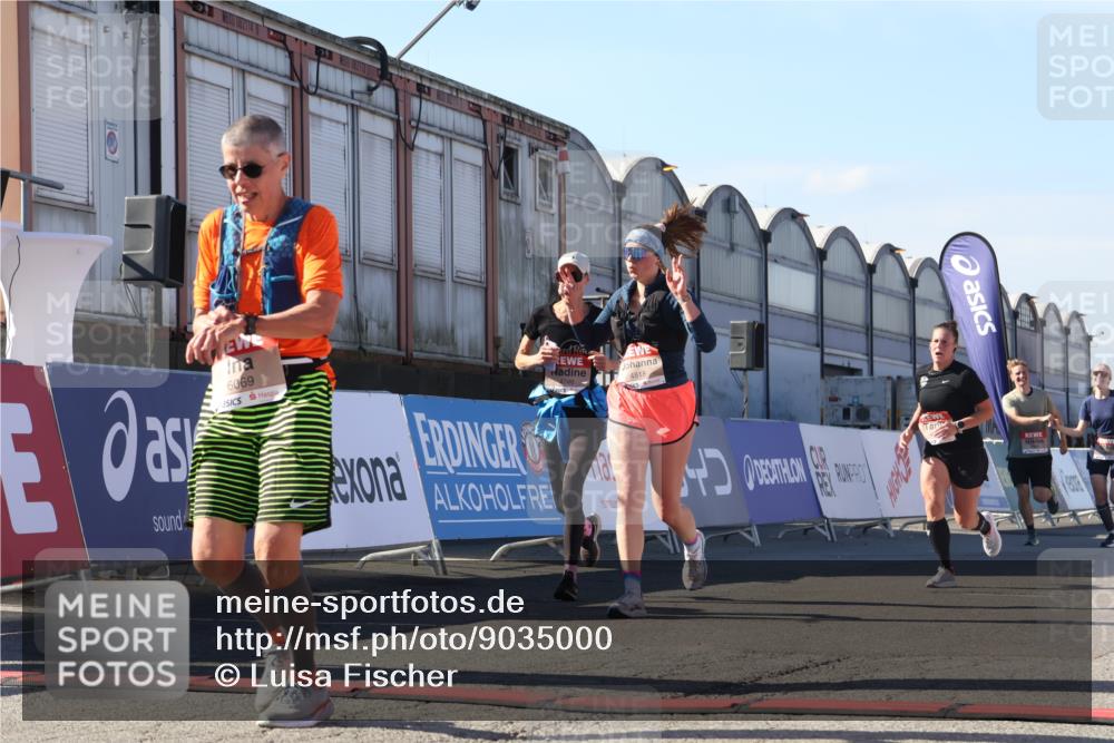 03.10.2025 - Köhlbrandbrückenlauf Luisa Fischer http://msf.ph/oto/9035000 03.10.2025 13:17:29 Ziel 4012, 4686, 4746, 4818, 4988, 5007, 5008, 5031, 5638, 5642, 5890, 5906, 5909, 6069, 6389, 6710 meine-sportfotos.de