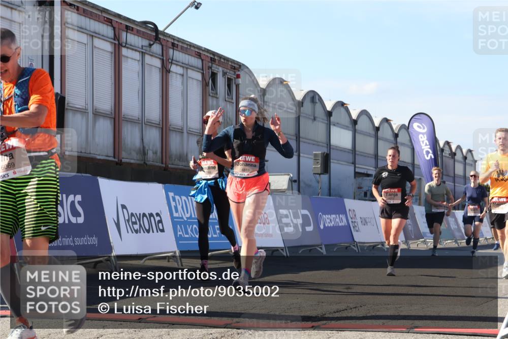 03.10.2025 - Köhlbrandbrückenlauf Luisa Fischer http://msf.ph/oto/9035002 03.10.2025 13:17:29 Ziel 4012, 4686, 4746, 4818, 4988, 5007, 5008, 5031, 5638, 5642, 5890, 5906, 5909, 6069, 6389, 6710 meine-sportfotos.de