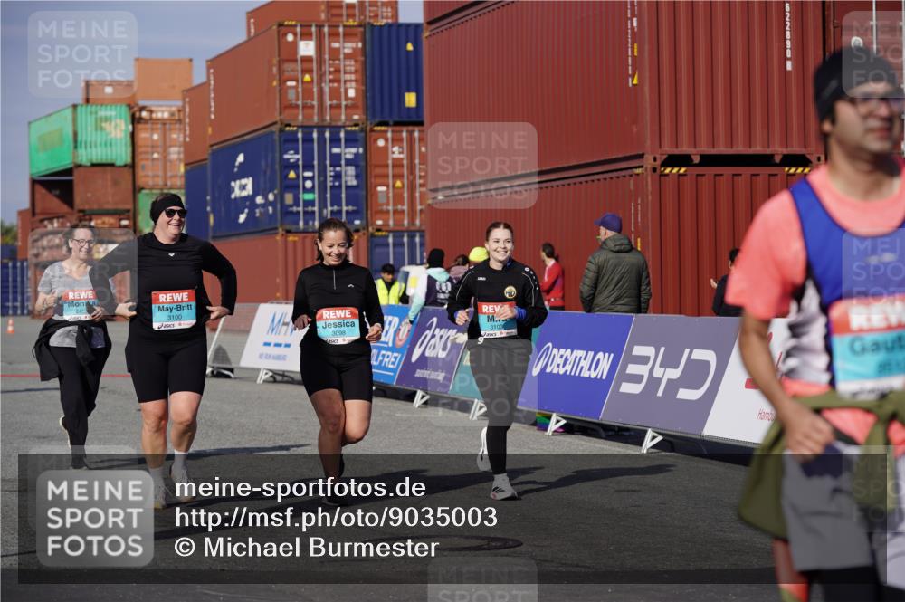 03.10.2025 - Köhlbrandbrückenlauf Michael Burmester http://msf.ph/oto/9035003 03.10.2025 10:45:52 Ziel 2486, 3098, 3100, 3103, 3512, 3801 meine-sportfotos.de