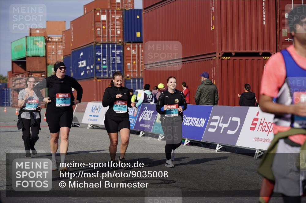 03.10.2025 - Köhlbrandbrückenlauf Michael Burmester http://msf.ph/oto/9035008 03.10.2025 10:45:52 Ziel 2486, 3098, 3100, 3103, 3512, 3801 meine-sportfotos.de
