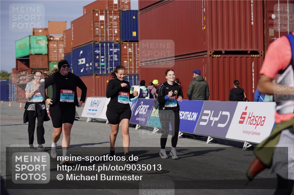 03.10.2025 - Köhlbrandbrückenlauf Michael Burmester http://msf.ph/oto/9035013 03.10.2025 10:45:52 Ziel 2486, 3098, 3100, 3103, 3512, 3801 meine-sportfotos.de