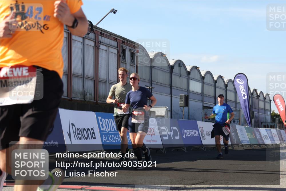 03.10.2025 - Köhlbrandbrückenlauf Luisa Fischer http://msf.ph/oto/9035021 03.10.2025 13:17:33 Ziel 4012, 4686, 4746, 4818, 5007, 5008, 5031, 5906, 5909, 6069, 6388, 6710 meine-sportfotos.de