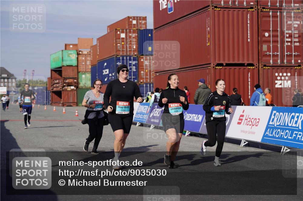 03.10.2025 - Köhlbrandbrückenlauf Michael Burmester http://msf.ph/oto/9035030 03.10.2025 10:45:53 Ziel 2486, 3098, 3100, 3103, 3512, 3801 meine-sportfotos.de