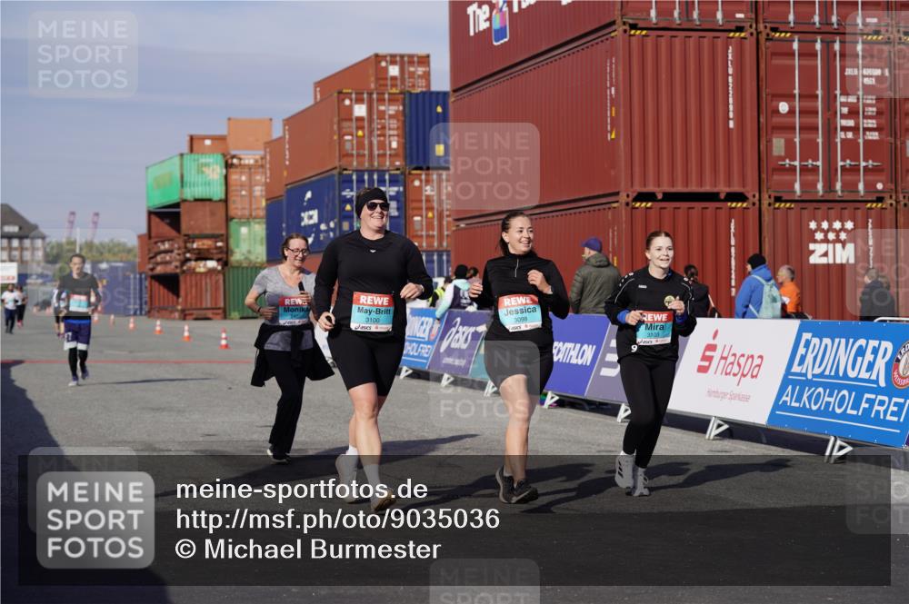 03.10.2025 - Köhlbrandbrückenlauf Michael Burmester http://msf.ph/oto/9035036 03.10.2025 10:45:53 Ziel 2486, 3098, 3100, 3103, 3512, 3801 meine-sportfotos.de