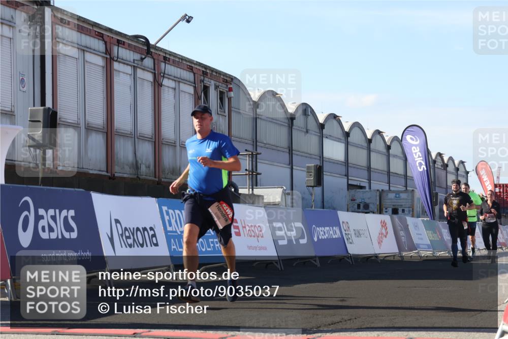 03.10.2025 - Köhlbrandbrückenlauf Luisa Fischer http://msf.ph/oto/9035037 03.10.2025 13:17:36 Ziel 4012, 4645, 4686, 4746, 4818, 5339, 5906, 5909, 6069, 6388, 6710 meine-sportfotos.de