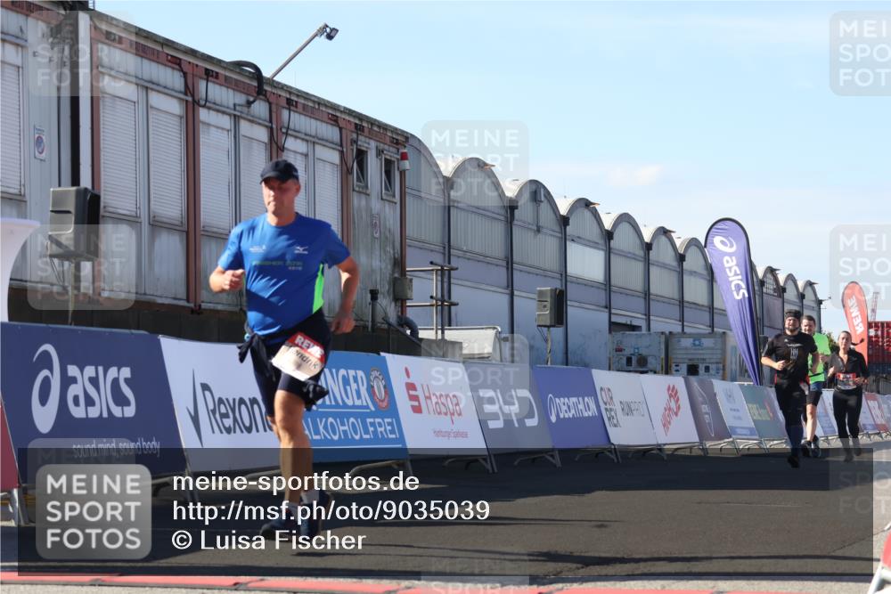 03.10.2025 - Köhlbrandbrückenlauf Luisa Fischer http://msf.ph/oto/9035039 03.10.2025 13:17:36 Ziel 4012, 4645, 4686, 4746, 4818, 5339, 5906, 5909, 6069, 6388, 6710 meine-sportfotos.de