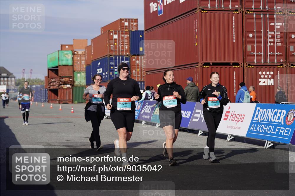 03.10.2025 - Köhlbrandbrückenlauf Michael Burmester http://msf.ph/oto/9035042 03.10.2025 10:45:54 Ziel 2486, 3098, 3100, 3103, 3512, 3801 meine-sportfotos.de