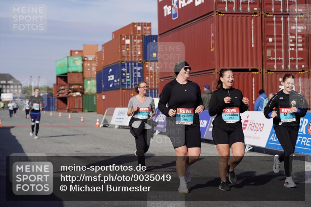 03.10.2025 - Köhlbrandbrückenlauf Michael Burmester http://msf.ph/oto/9035049 03.10.2025 10:45:54 Ziel 2486, 3098, 3100, 3103, 3512, 3801 meine-sportfotos.de