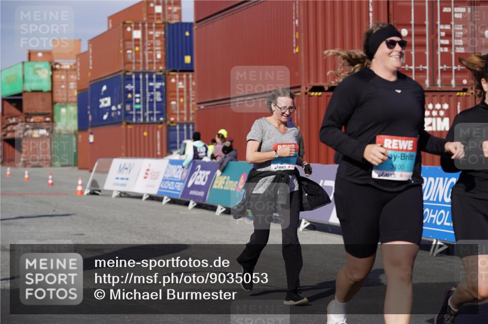 03.10.2025 - Köhlbrandbrückenlauf Michael Burmester http://msf.ph/oto/9035053 03.10.2025 10:45:55 Ziel 2486, 3098, 3100, 3103, 3801 meine-sportfotos.de