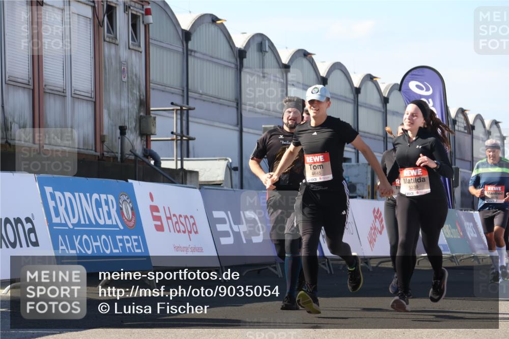 03.10.2025 - Köhlbrandbrückenlauf Luisa Fischer http://msf.ph/oto/9035054 03.10.2025 13:17:40 Ziel 4012, 4410, 4645, 4679, 4746, 4818, 5339, 5906, 5909, 6331, 6388, 6704, 6710 meine-sportfotos.de