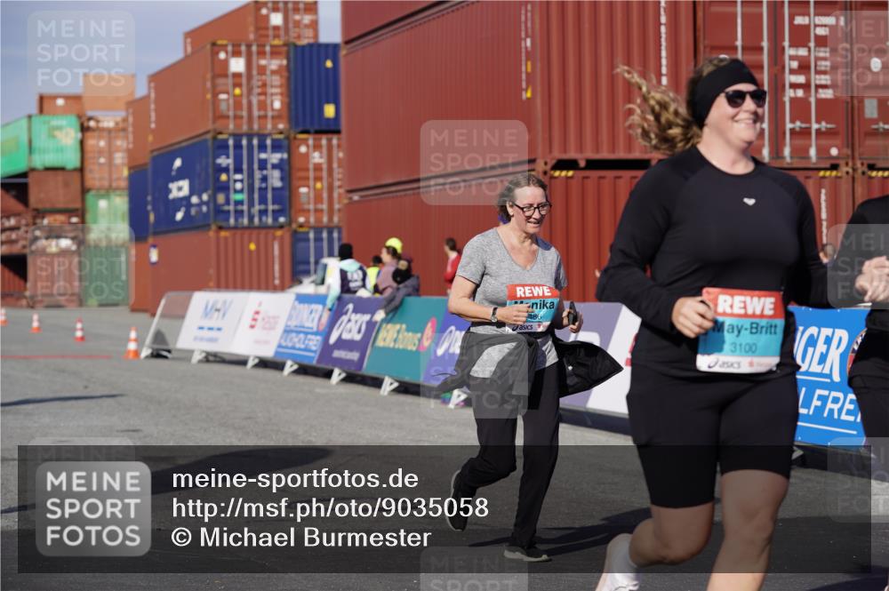 03.10.2025 - Köhlbrandbrückenlauf Michael Burmester http://msf.ph/oto/9035058 03.10.2025 10:45:55 Ziel 2486, 3098, 3100, 3103, 3801 meine-sportfotos.de