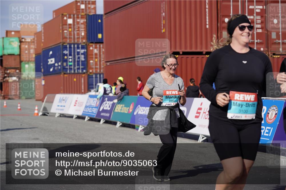 03.10.2025 - Köhlbrandbrückenlauf Michael Burmester http://msf.ph/oto/9035063 03.10.2025 10:45:56 Ziel 2486, 3098, 3100, 3103, 3801 meine-sportfotos.de