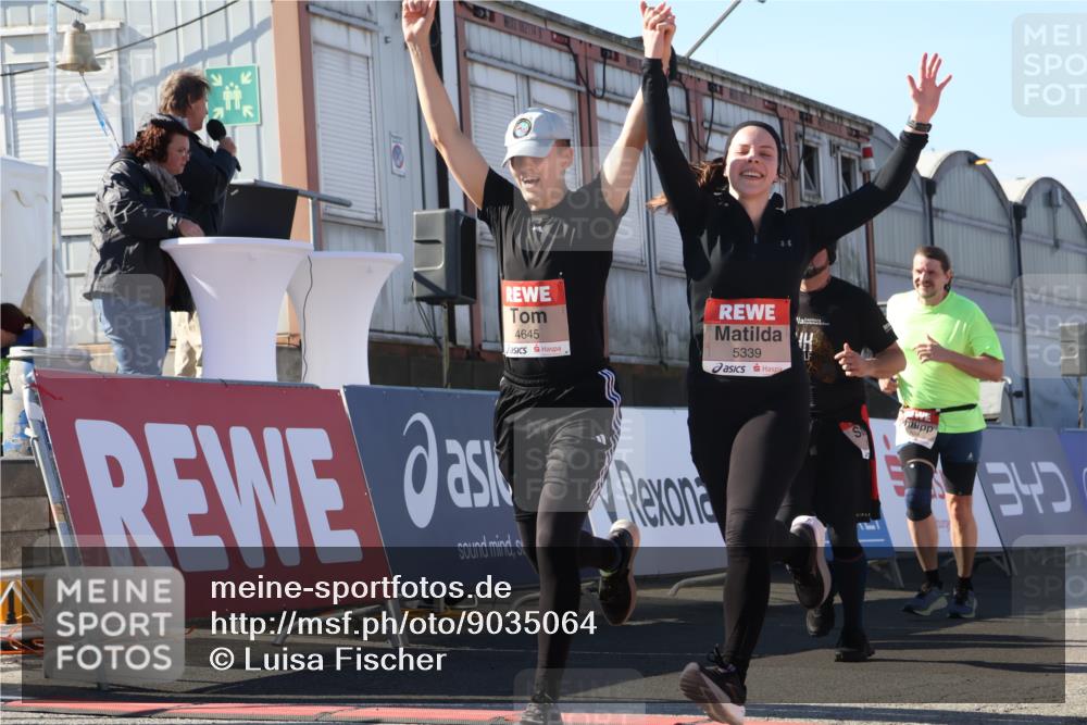 03.10.2025 - Köhlbrandbrückenlauf Luisa Fischer http://msf.ph/oto/9035064 03.10.2025 13:17:42 Ziel 4012, 4410, 4645, 4679, 4746, 5168, 5339, 5685, 5731, 5732, 5906, 5909, 5917, 6331, 6388, 6485, 6704, 6710 meine-sportfotos.de