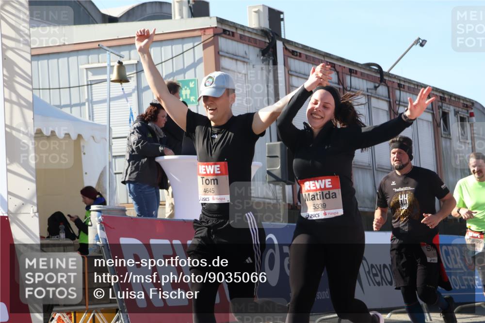 03.10.2025 - Köhlbrandbrückenlauf Luisa Fischer http://msf.ph/oto/9035066 03.10.2025 13:17:42 Ziel 4012, 4410, 4645, 4679, 4746, 5168, 5339, 5685, 5731, 5732, 5906, 5909, 5917, 6331, 6388, 6485, 6704, 6710 meine-sportfotos.de