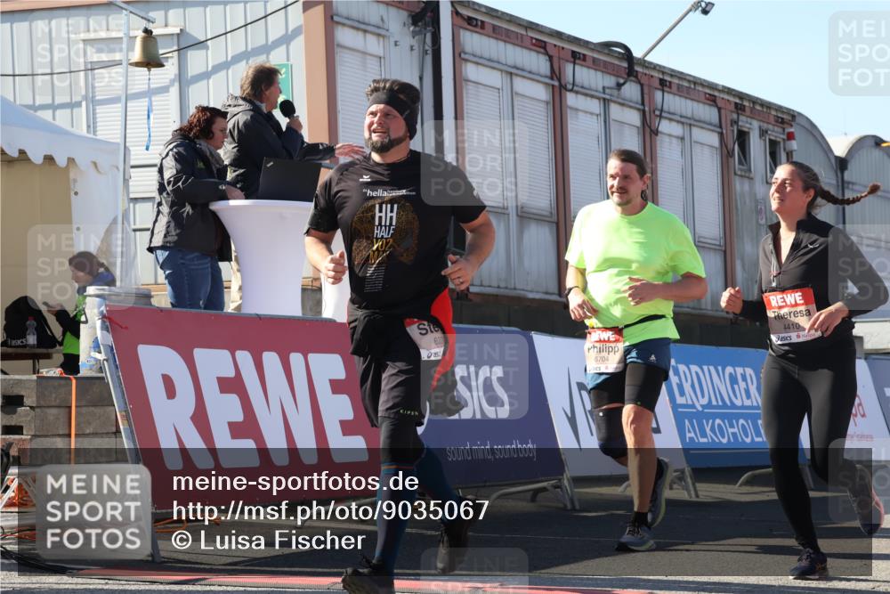 03.10.2025 - Köhlbrandbrückenlauf Luisa Fischer http://msf.ph/oto/9035067 03.10.2025 13:17:43 Ziel 4012, 4410, 4645, 4679, 4829, 5168, 5339, 5685, 5731, 5732, 5906, 5909, 5917, 6331, 6388, 6485, 6704 meine-sportfotos.de