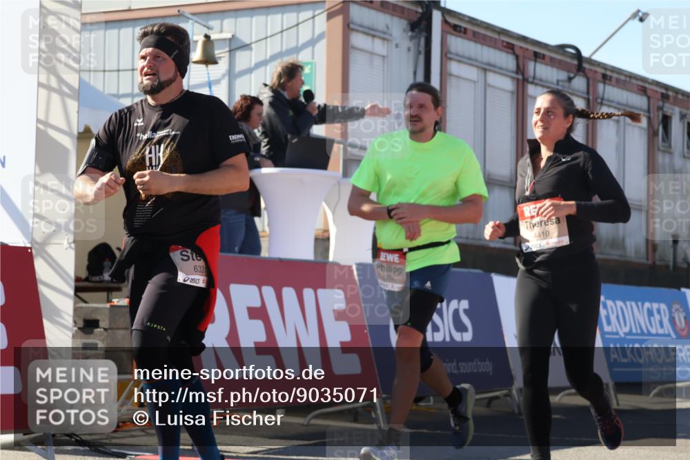 03.10.2025 - Köhlbrandbrückenlauf Luisa Fischer http://msf.ph/oto/9035071 03.10.2025 13:17:44 Ziel 4410, 4645, 4679, 4829, 5168, 5339, 5685, 5731, 5732, 5906, 5909, 5917, 6331, 6388, 6485, 6704 meine-sportfotos.de