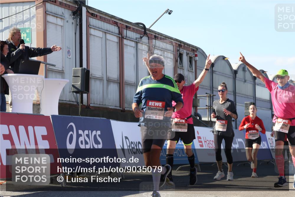 03.10.2025 - Köhlbrandbrückenlauf Luisa Fischer http://msf.ph/oto/9035079 03.10.2025 13:17:45 Ziel 4410, 4645, 4679, 4829, 5168, 5339, 5685, 5731, 5732, 5906, 5909, 5917, 6331, 6388, 6485, 6704 meine-sportfotos.de