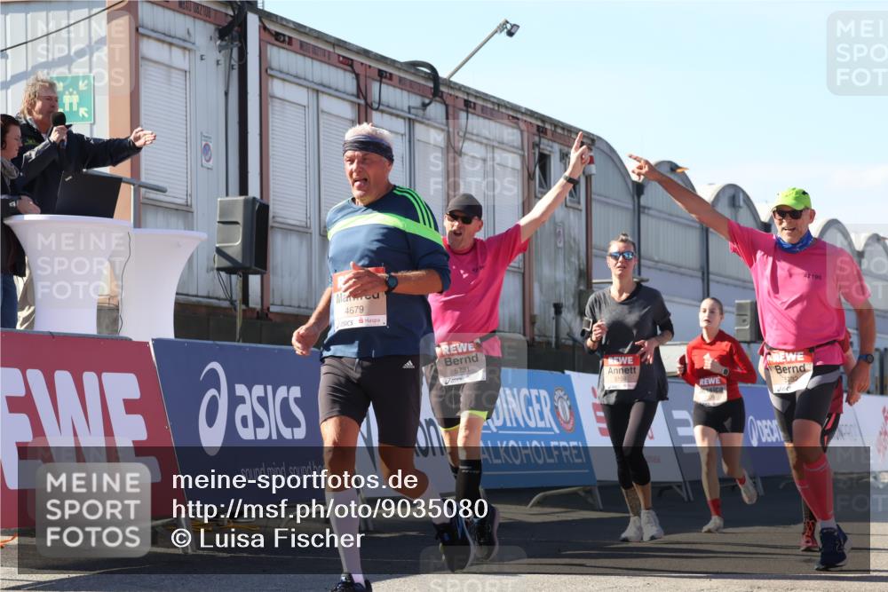 03.10.2025 - Köhlbrandbrückenlauf Luisa Fischer http://msf.ph/oto/9035080 03.10.2025 13:17:45 Ziel 4410, 4645, 4679, 4829, 5168, 5339, 5685, 5731, 5732, 5906, 5909, 5917, 6331, 6388, 6485, 6704 meine-sportfotos.de