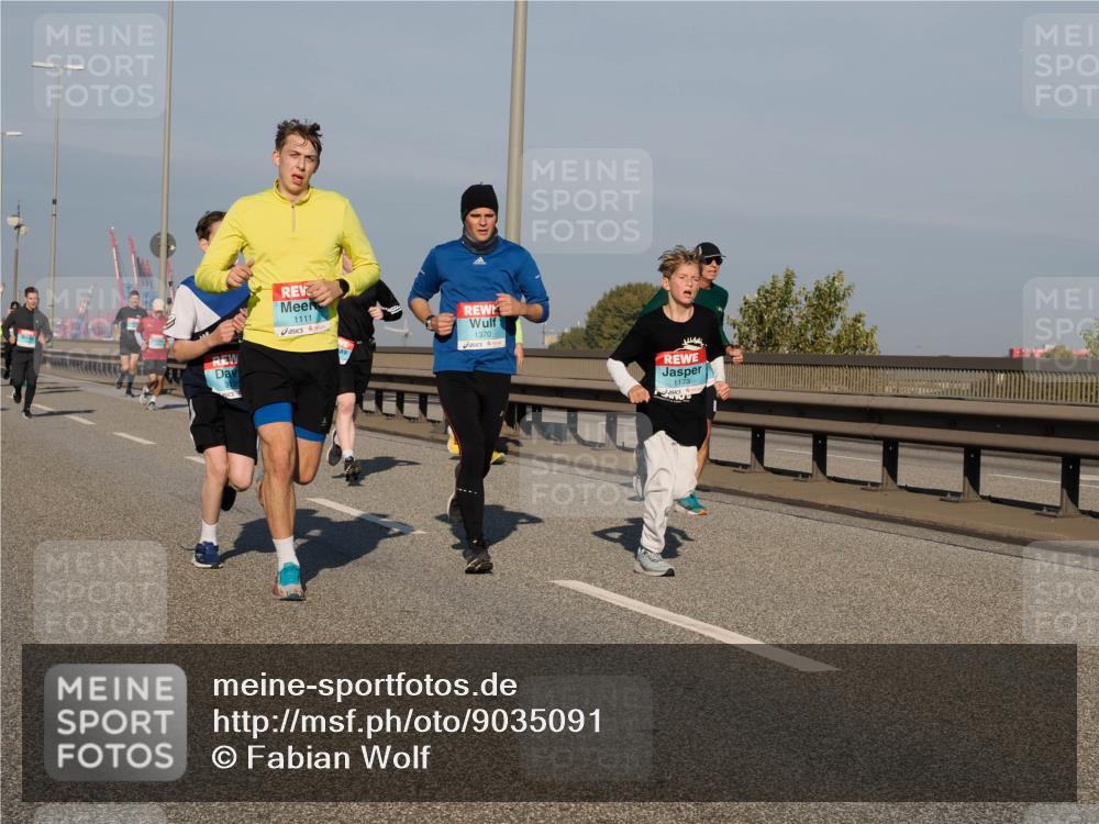 03.10.2025 - Köhlbrandbrückenlauf Fabian Wolf http://msf.ph/oto/9035091 03.10.2025 09:49:31 Position 3 1111, 1370, 1173 meine-sportfotos.de