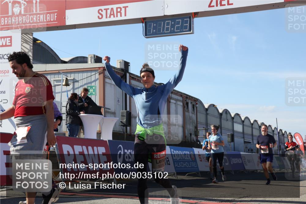03.10.2025 - Köhlbrandbrückenlauf Luisa Fischer http://msf.ph/oto/9035102 03.10.2025 13:18:22 Ziel 4280, 4341, 4472, 4473, 4560, 4581, 4600, 4760, 5192, 5379, 5440, 5454, 5691, 5722, 5816, 6001, 6310 meine-sportfotos.de