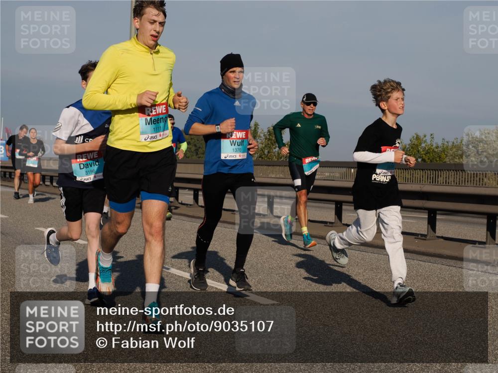 03.10.2025 - Köhlbrandbrückenlauf Fabian Wolf http://msf.ph/oto/9035107 03.10.2025 09:49:32 Position 3 3, 3196, 1111, 1370 meine-sportfotos.de