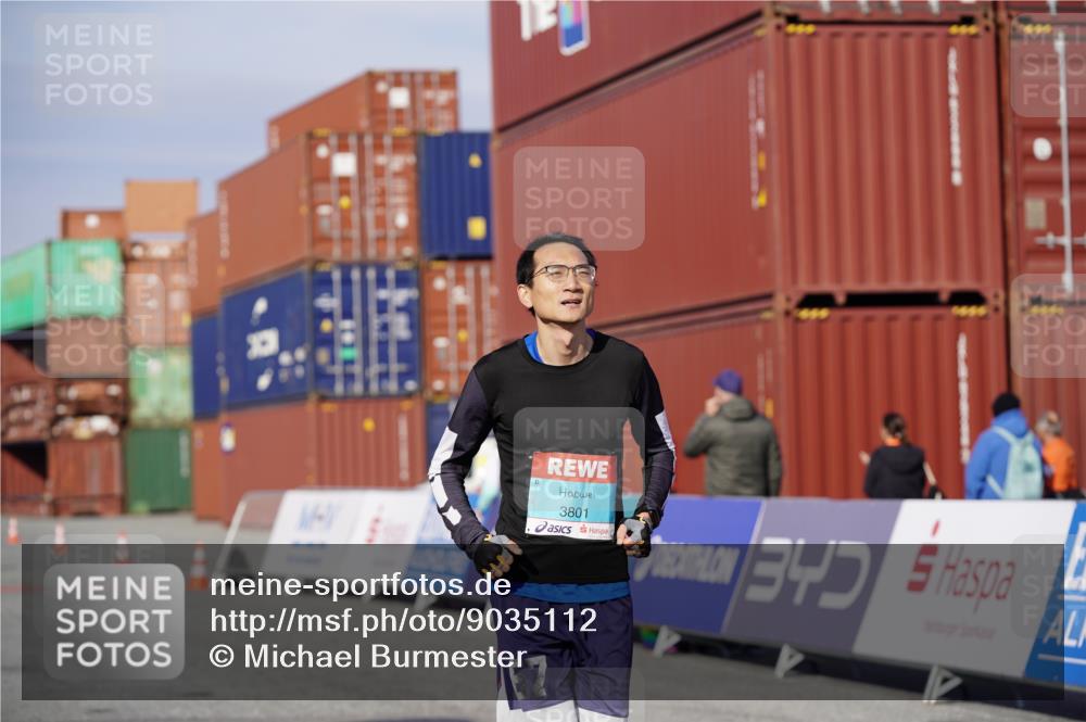 03.10.2025 - Köhlbrandbrückenlauf Michael Burmester http://msf.ph/oto/9035112 03.10.2025 10:46:01 Ziel 3801 meine-sportfotos.de
