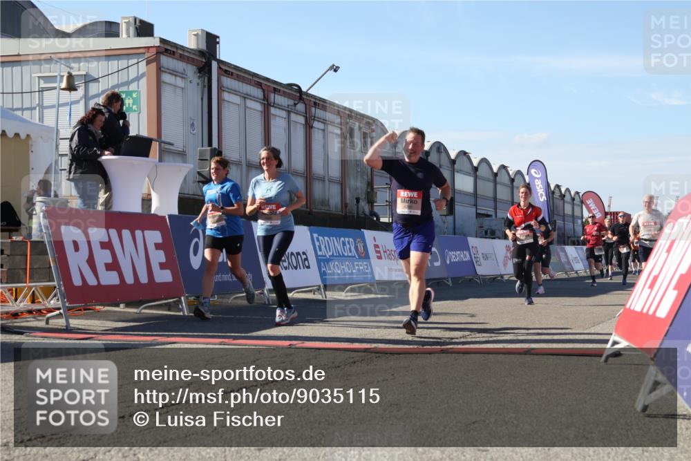 03.10.2025 - Köhlbrandbrückenlauf Luisa Fischer http://msf.ph/oto/9035115 03.10.2025 13:18:23 Ziel 4280, 4341, 4560, 4581, 4600, 4760, 4819, 4882, 5192, 5379, 5440, 5691, 5722, 5816, 6001 meine-sportfotos.de