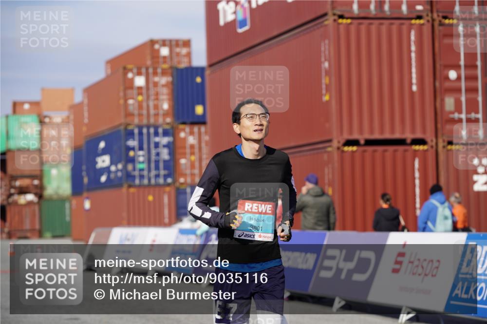 03.10.2025 - Köhlbrandbrückenlauf Michael Burmester http://msf.ph/oto/9035116 03.10.2025 10:46:01 Ziel 3801 meine-sportfotos.de