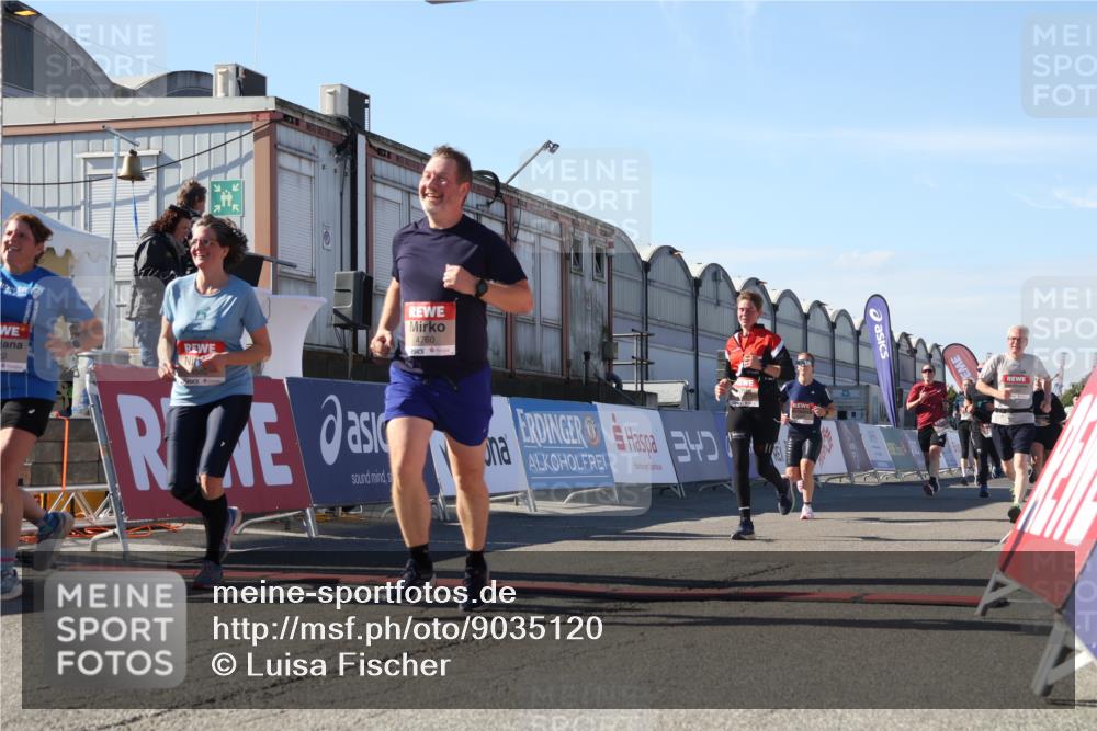 03.10.2025 - Köhlbrandbrückenlauf Luisa Fischer http://msf.ph/oto/9035120 03.10.2025 13:18:24 Ziel 4154, 4280, 4341, 4560, 4581, 4600, 4760, 4819, 4882, 5192, 5379, 5440, 5691, 5722, 5816, 6001 meine-sportfotos.de