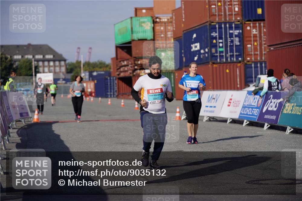 03.10.2025 - Köhlbrandbrückenlauf Michael Burmester http://msf.ph/oto/9035132 03.10.2025 10:46:14 Ziel 2520, 3347, 3692 meine-sportfotos.de